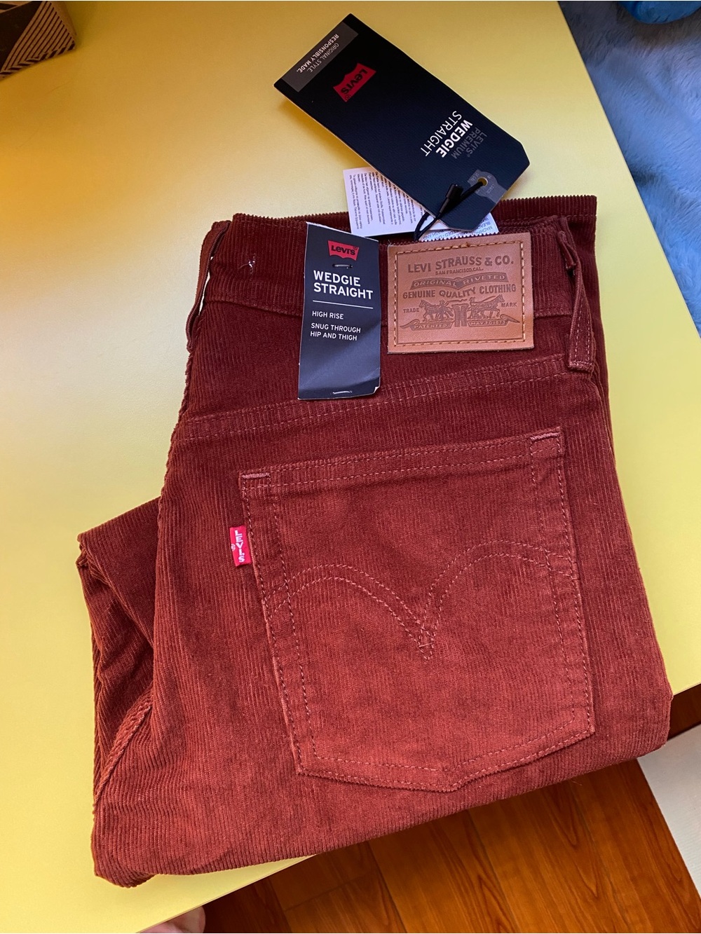 Levi’s Corduroy Wedgie Straight Leg Pant NWT size 29 Button Fly